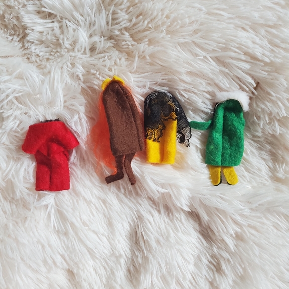 Vintage Red Riding Hood Finger Puppet Set - Picture 3 of 9